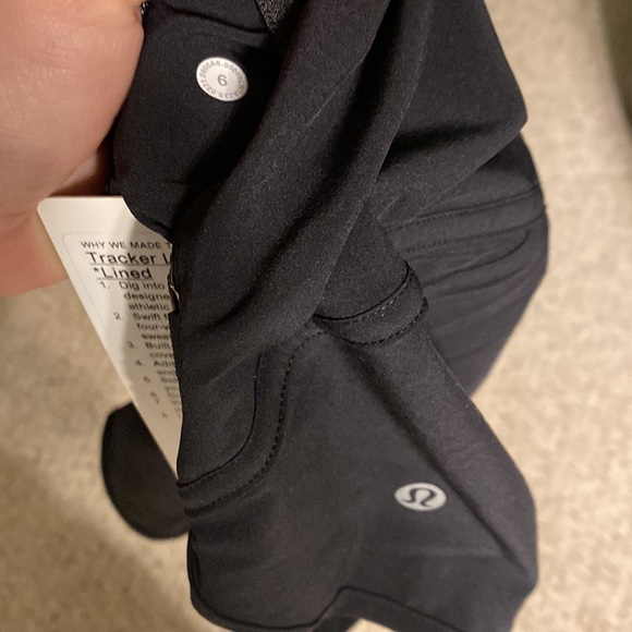Lululemon Tracker LR short 4” lined - Picture 8 of 8